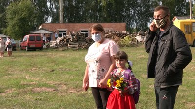 Чекають на обіцяний автобус. Першовереснева історія трьох сіл на Рівненщині Чекають на обіцяний автобус. Першовереснева історія трьох сіл на Рівненщині