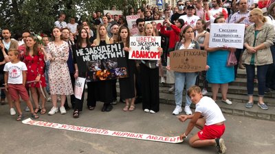 Білоруси пікетували державне ТБ з вимогою показувати правду