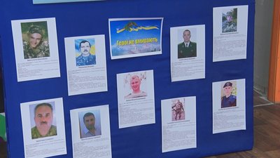 Пошкоджений "Градом" музей. На Луганщині облаштовують експозицію присвячену бойовим діям на Донбасі Пошкоджений "Градом" музей. На Луганщині облаштовують експозицію присвячену бойовим діям на Донбасі