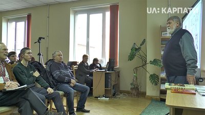 Книги про праісторію та археологічні дослідження презентував у Франківську академік Юрій Шилов