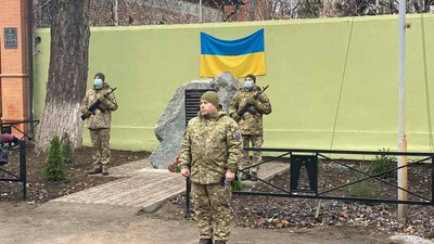 На Соборній площі Дніпра відкрили пам'ятник загиблим захисникам На Соборній площі Дніпра відкрили пам'ятник загиблим захисникам