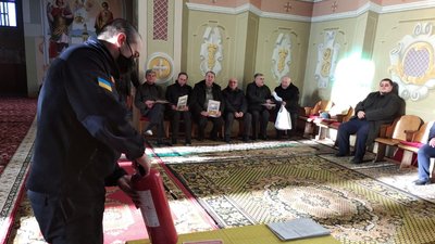 Під час новорічних та різдвяних свят спокій прикарпатців оберігатимуть 250 рятувальників