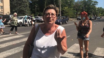 Мешканці будинку у спальному районі Одеси перекрили вулицю через відключення комунальних послуг Мешканці будинку у спальному районі Одеси перекрили вулицю через відключення комунальних послуг