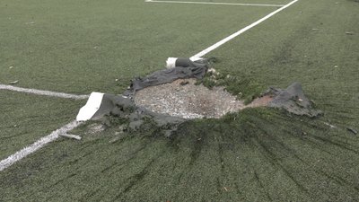 Наслідки обстрілів на стадіоні Наслідки обстрілів на стадіоні