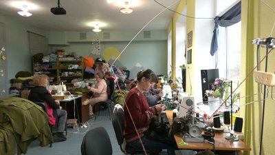 Виготовили до двох тисяч речей: волонтерки з Черкащини шиють одяг для військових Виготовили до двох тисяч речей: волонтерки з Черкащини шиють одяг для військових