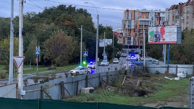 Стрілянина по поліцейських та підозри щодо розбещення. Що відомо про затримання стрільця в Чернівцях Стрілянина по поліцейських та підозри щодо розбещення. Що відомо про затримання стрільця в Чернівцях
