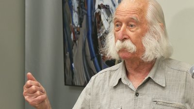 "Хочу бути ненормальним художником": у Рівному експонують картини Івана Марчука