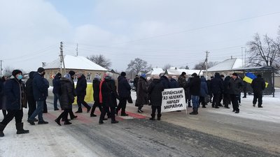 Жителі Пересічного на Харківщині перекрили трасу через тарифи