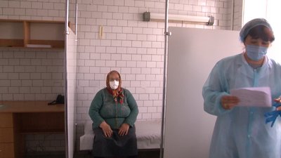 У Черкасах від коронавірусу щеплюють містян поважного віку У Черкасах від коронавірусу щеплюють містян поважного віку