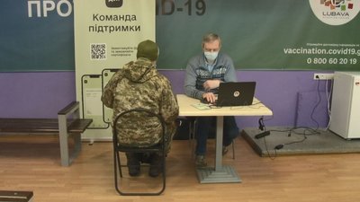 На новому місці: як працює центр вакцинації у "Любаві" На новому місці: як працює центр вакцинації у "Любаві"