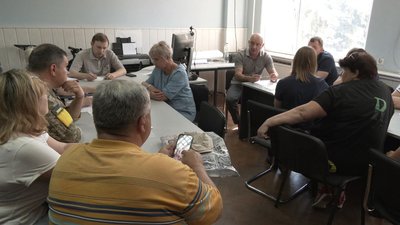 Мешканці багатоповерхівки просять зупинити будівництво під вікнами їхнього будинку