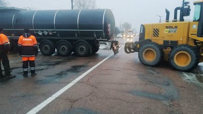 На Житомирщині тричі за добу рятувальники надавали допомогу водіям через ожеледицю На Житомирщині тричі за добу рятувальники надавали допомогу водіям через ожеледицю