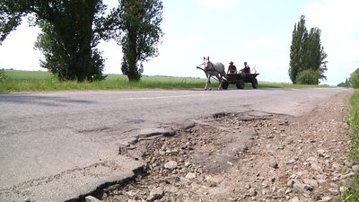 Ремонт дороги у громаді на Житомирщині: тендер на 319 мільйонів гривень призупинили Ремонт дороги у громаді на Житомирщині: тендер на 319 мільйонів гривень призупинили
