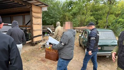 На Волині викрили канал з продажу зброї — її маскували під автозапчастини і меблеві комплектуючі, — Спецпрокуратура На Волині викрили канал з продажу зброї — її маскували під автозапчастини і меблеві комплектуючі, — Спецпрокуратура