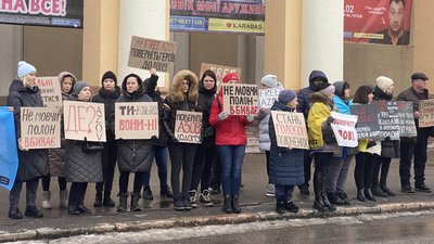 У Полтаві влаштували акцію на підтримку військовополонених У Полтаві влаштували акцію на підтримку військовополонених