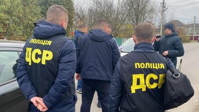 Прикарпатські правоохоронці викрили у хабарництві посадовців військкомату та сільради Прикарпатські правоохоронці викрили у хабарництві посадовців військкомату та сільради