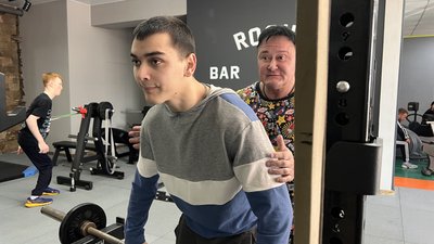 Дмитро під час реабілітації. Дмитро під час реабілітації.