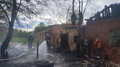 В Івано-Франківську сталася пожежа — горить суха трава на території автошколи
