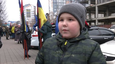"Ми пам'ятаємо, завдяки кому в нас є кожен день". В Івано-Франківську провели жіночий автопробіг "Вдячні ЗСУ" "Ми пам'ятаємо, завдяки кому в нас є кожен день". В Івано-Франківську провели жіночий автопробіг "Вдячні ЗСУ"