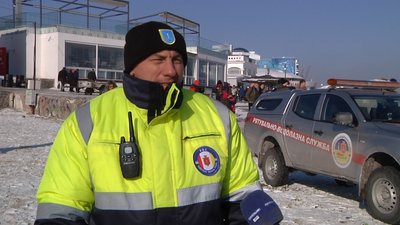 Водохреще в Одесі: містяни занурювалися у море за температури +4 Водохреще в Одесі: містяни занурювалися у море за температури +4