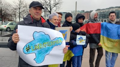 В Ірландії українці провели флешмоб проти російської окупації Криму. В Ірландії українці провели флешмоб проти російської окупації Криму.