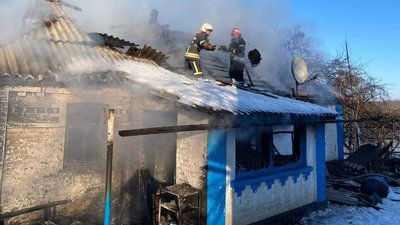 На Вінниччині горів будинок: двох дітей госпіталізували