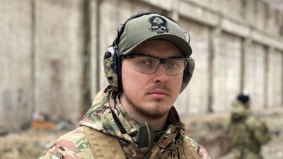 "Честь і кров", — дружина полеглого "Трейна" про військовий шлях чоловіка "Честь і кров", — дружина полеглого "Трейна" про військовий шлях чоловіка