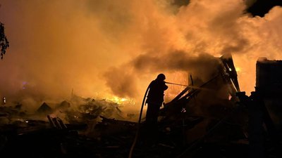 У Балаклії виникла пожежа після атаки РФ, 18 травня 2026 року