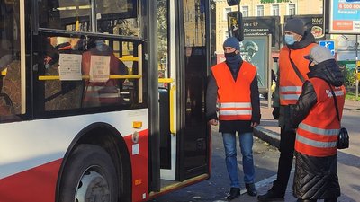 "Ніхто повз не пробігає". Як в Одесі слідкують за дотриманням маскового режиму