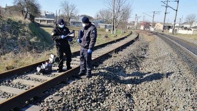 На Львівщині, внаслідок наїзду потяга, чоловік потрапив до реанімації