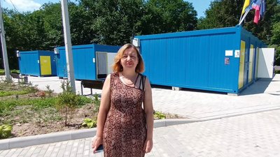 Відповідальна за модульне містечко Відповідальна за модульне містечко