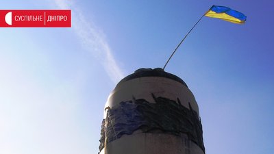 6 років тому в центрі Дніпра повалили пам’ятник Леніну. Як це було (ФОТО)