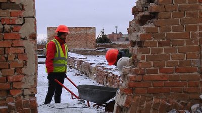 Демонтаж покрівлі будівлі колишнього кадетського корпусу Демонтаж покрівлі будівлі колишнього кадетського корпусу