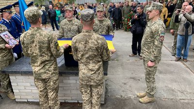У Бучі прощалися з "Привидом Києва" —військовим льотчиком Михайлом Матюшенком У Бучі прощалися з "Привидом Києва" —військовим льотчиком Михайлом Матюшенком