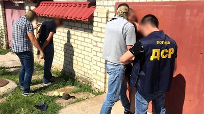 Збували наркотики у виправну колонію: у Херсоні поліція затримала злочинне угрупування