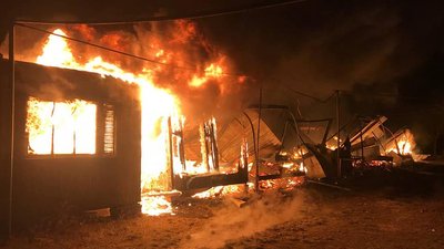 На Одещині горіла колишня база відпочинку: вогонь знищив сім будинків На Одещині горіла колишня база відпочинку: вогонь знищив сім будинків