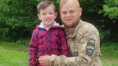 Полонений військовий з Тернопільщини Сергій із сином Полонений військовий з Тернопільщини Сергій із сином