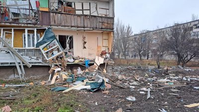 Часів Яр на Донеччині вранці обстріляли з РСЗВ: троє людей поранені Часів Яр на Донеччині вранці обстріляли з РСЗВ: троє людей поранені