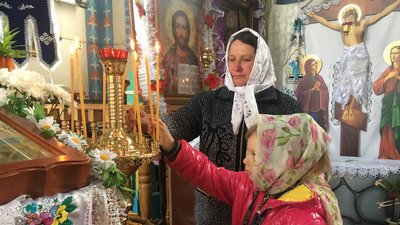 На Тернопільщині жителі села хотіли молитися за мир українською мовою На Тернопільщині жителі села хотіли молитися за мир українською мовою