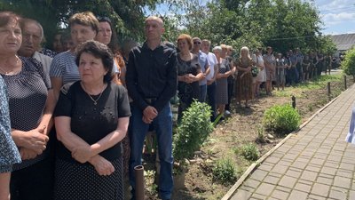 У Драгомирчанах попрощалися з бійцем, батьком трьох дітей Ігорем Антоняном У Драгомирчанах попрощалися з бійцем, батьком трьох дітей Ігорем Антоняном
