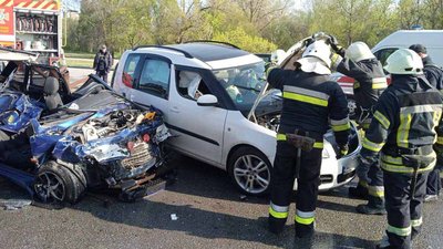 У Запоріжжі сталася ДТП, внаслідок якої травмувалися двоє людей У Запоріжжі сталася ДТП, внаслідок якої травмувалися двоє людей