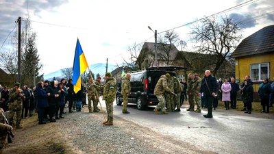 Загинув в день народження: на Закарпатті попрощалися із полеглим воїном Михайлом Цвіком Загинув в день народження: на Закарпатті попрощалися із полеглим воїном Михайлом Цвіком