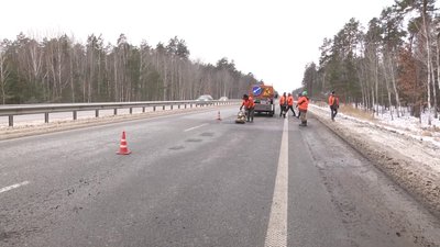 На Житомирщині на автотрасі Київ – Чоп розпочали ремонтні роботи з ліквідації вибоїн На Житомирщині на автотрасі Київ – Чоп розпочали ремонтні роботи з ліквідації вибоїн
