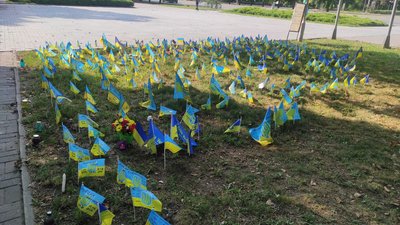 У Запоріжжі вшанували пам'ять полеглих захисників України У Запоріжжі вшанували пам'ять полеглих захисників України