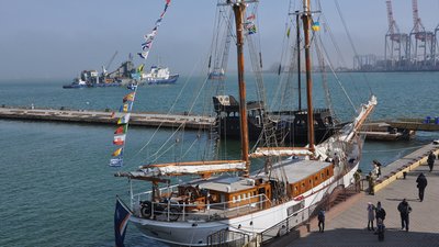 105-річна яхта Joseph Conrad пришвартувалася в Одесі після кругосвітньої подорожі 105-річна яхта Joseph Conrad пришвартувалася в Одесі після кругосвітньої подорожі