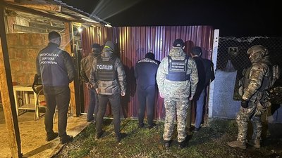 На Закарпатті поліція затримала чоловіка за підозрою у переправленні військовозобов'язаних через кордон