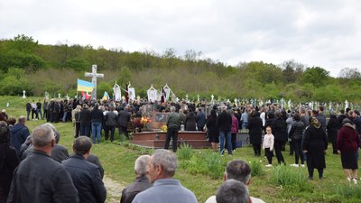 На Тернопільщині попрощалися із військовослужбовцем Володимиром Вітівим На Тернопільщині попрощалися із військовослужбовцем Володимиром Вітівим