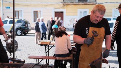 Ярмарок та дитяче містечко. У Чернівцях святкують день міста Ярмарок та дитяче містечко. У Чернівцях святкують день міста