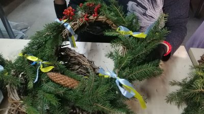 "Різдвяний вінок для героя": вінничани долучилися до всеукраїнської акції "Різдвяний вінок для героя": вінничани долучилися до всеукраїнської акції