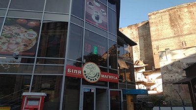 У Львові перевіряють заклад громадського харчування "Фабрика їжі": там отруїлося троє людей